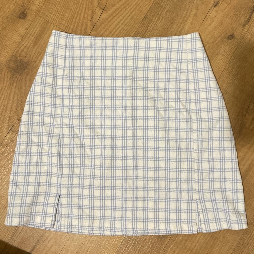 Brandy Melville blue and white cara skirt, perfect condition, one size.